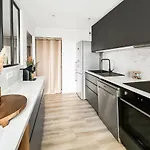 T3 Moderne, Balcon, Parking, Proche Centre Apartment *