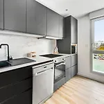 Apartment T3 Moderne, Balcon, Parking, Proche Centre