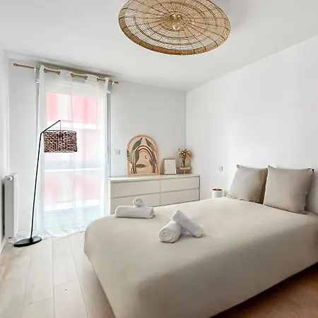 T3 Moderne, Balcon, Parking, Proche Centre *