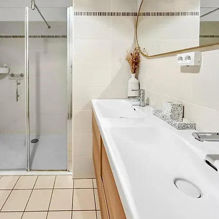 Apartment T3 Moderne, Balcon, Parking, Proche Centre Tours