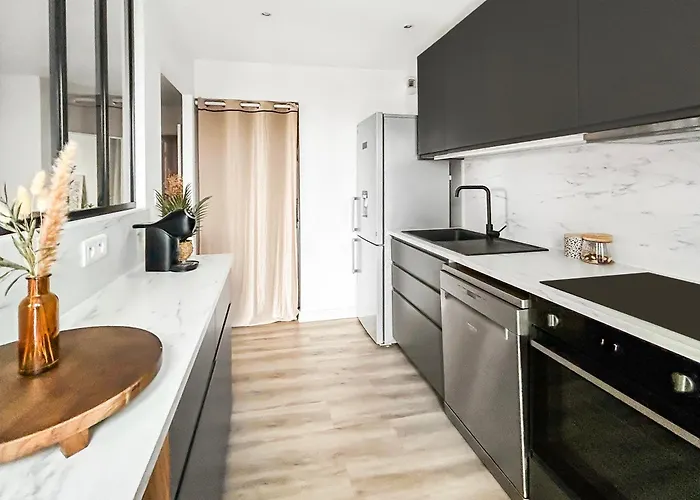 T3 Moderne, Balcon, Parking, Proche Centre Apartment *