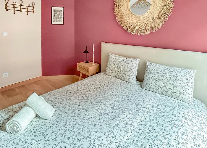 Apartment T3 Moderne, Balcon, Parking, Proche Centre Tours