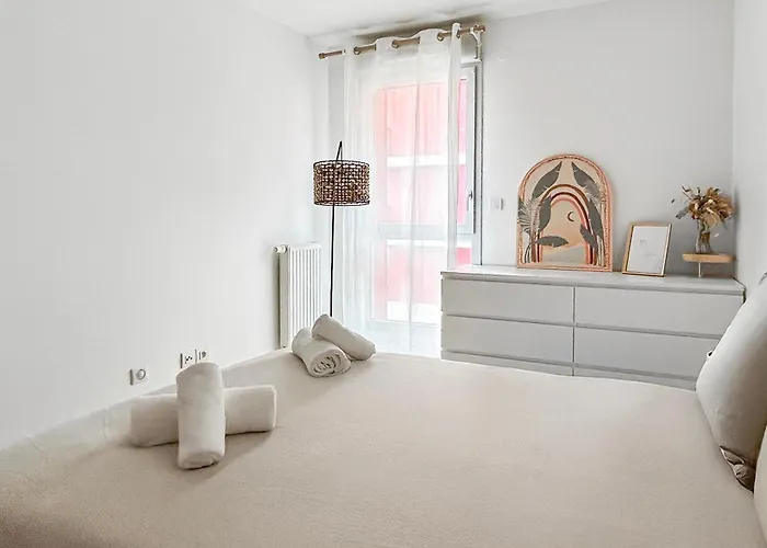 T3 Moderne, Balcon, Parking, Proche Centre *