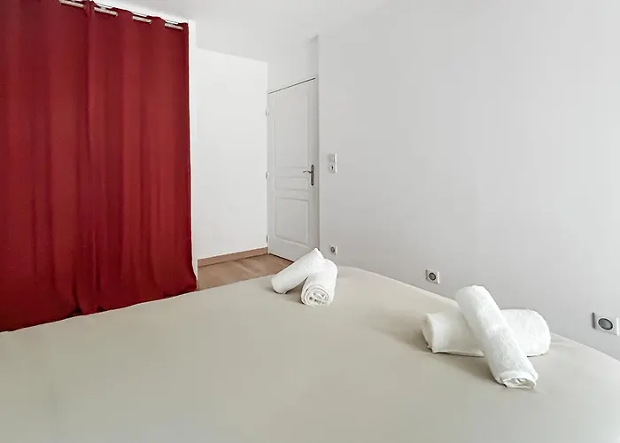 Apartment T3 Moderne, Balcon, Parking, Proche Centre