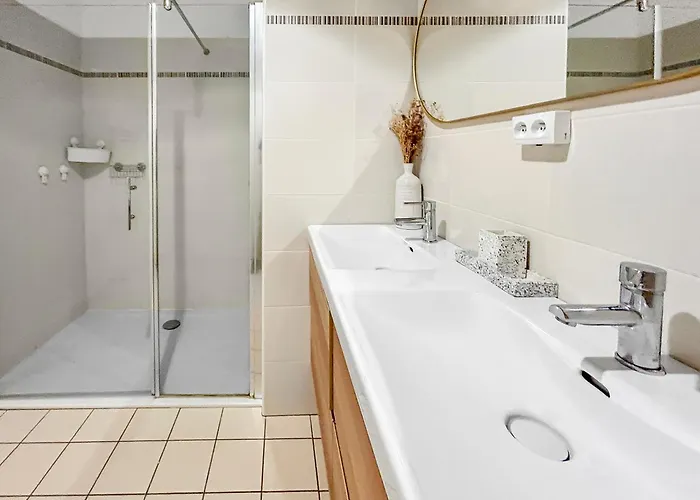 Apartment T3 Moderne, Balcon, Parking, Proche Centre Tours